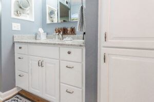 After picture of a remodeled bathroom
